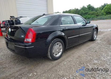 2006 Chrysler 300 Touring z USA, uszkodzony, nr VIN 2C3KA53G06H114908